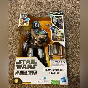 Brand New Toy Star Wars  (The Mandalorian & Grogu)
